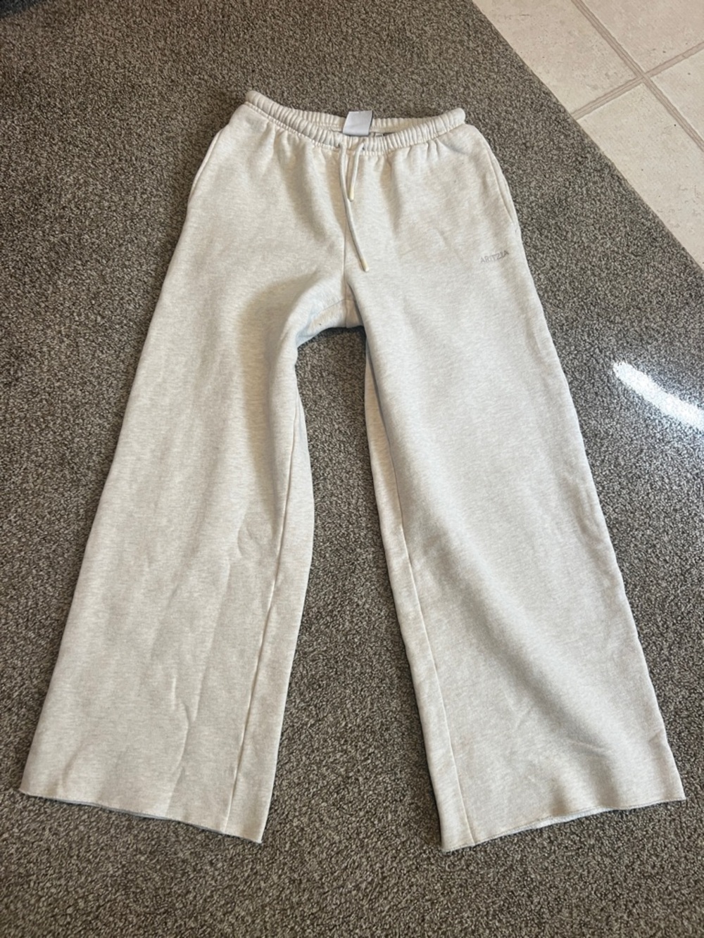 Aritzia oatmeal Mega Flutter Wide-Leg Sweatpants XS